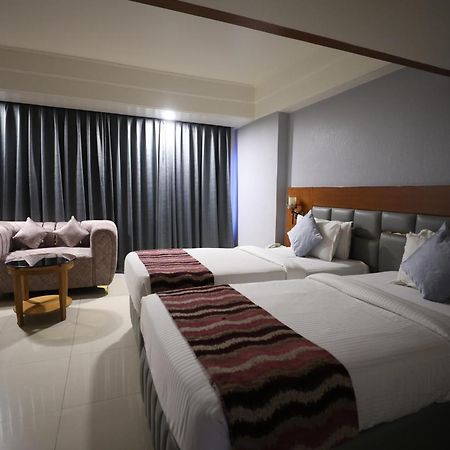 Eastin Hotels Hajdarábád Exteriér fotografie